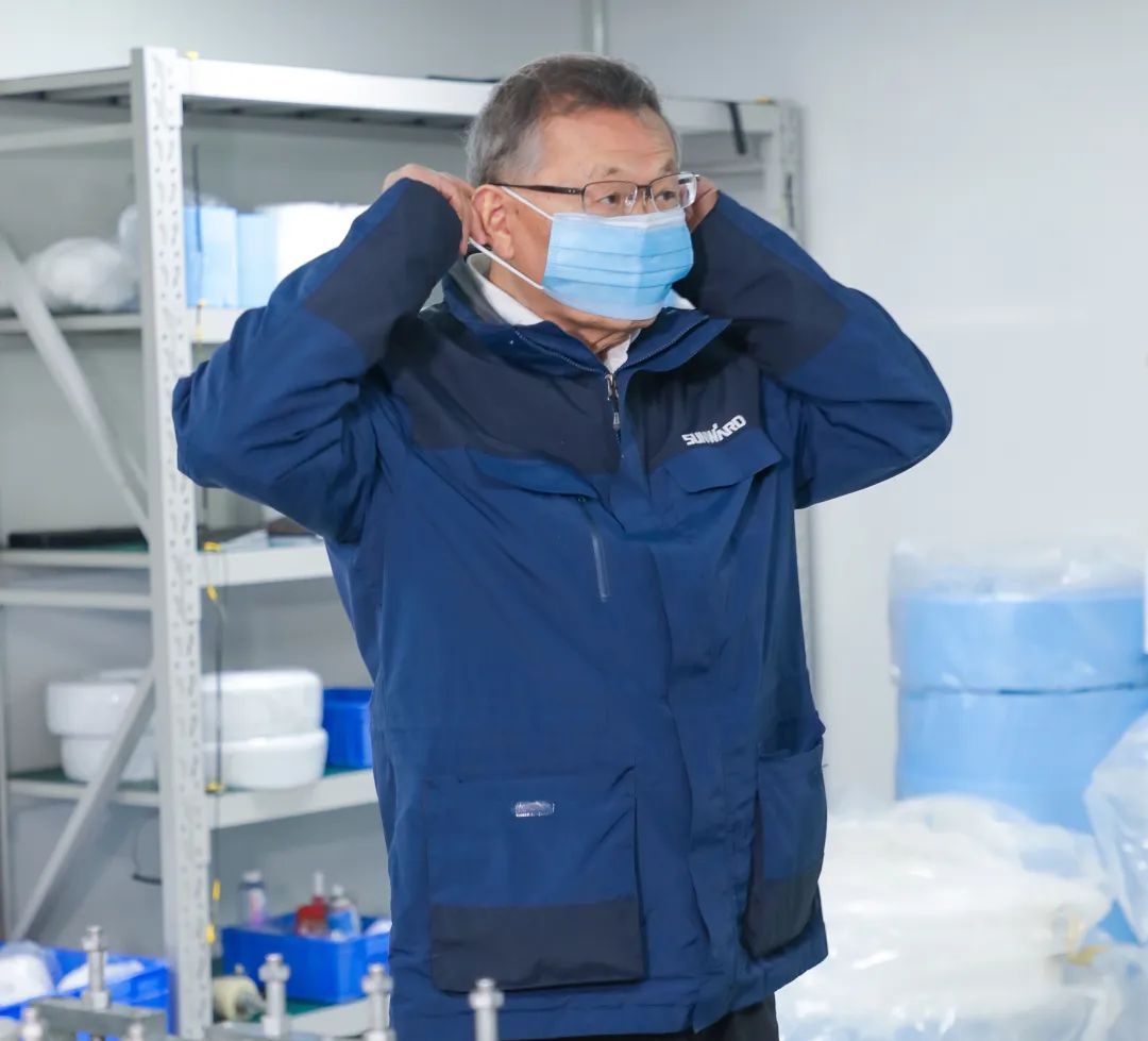 董事长启封尊龙凯时官网网址智能第一个制品口罩