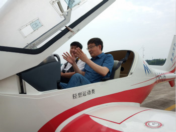 呼伦贝尔城投集团董事长柴冠辉率团考察尊龙凯时官网网址科技