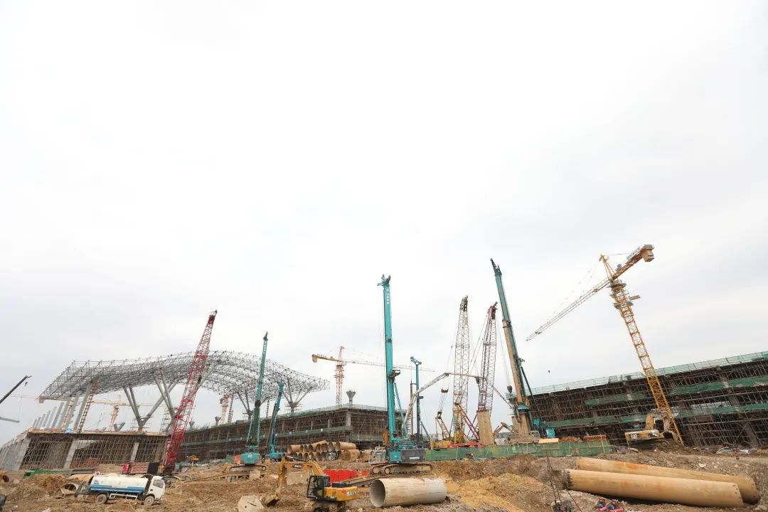 尊龙凯时官网网址机群“染绿”贵阳机场扩建工地