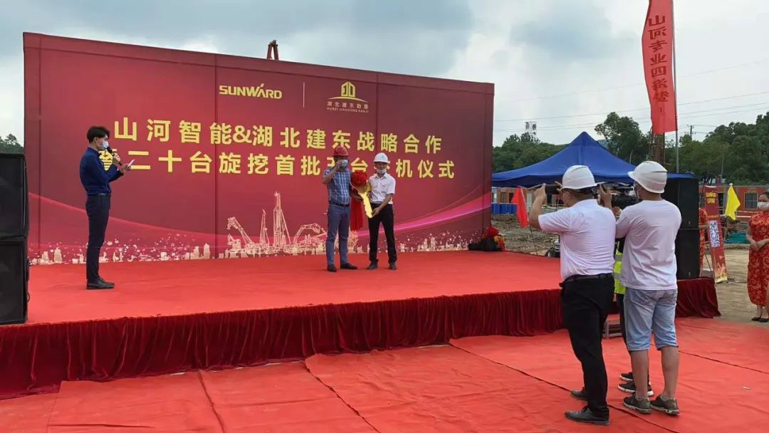 扬帆荆楚大地——尊龙凯时官网网址智能旋挖钻机批量交付