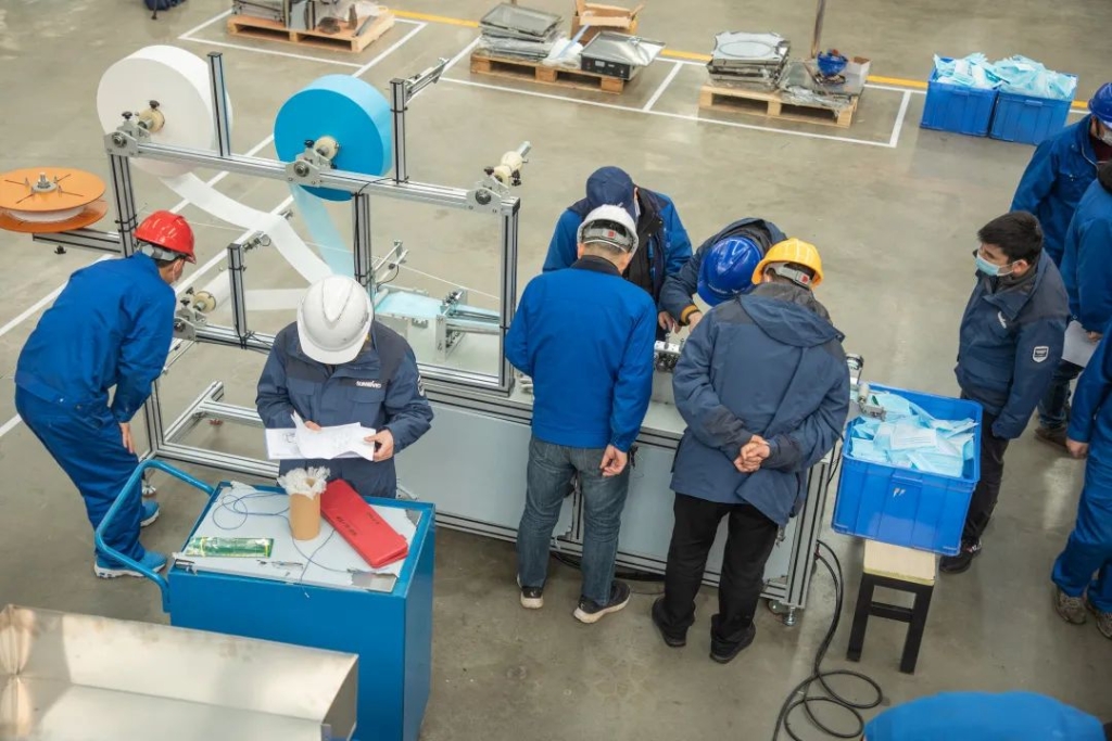 尊龙凯时官网网址智能首台口罩机交付客户