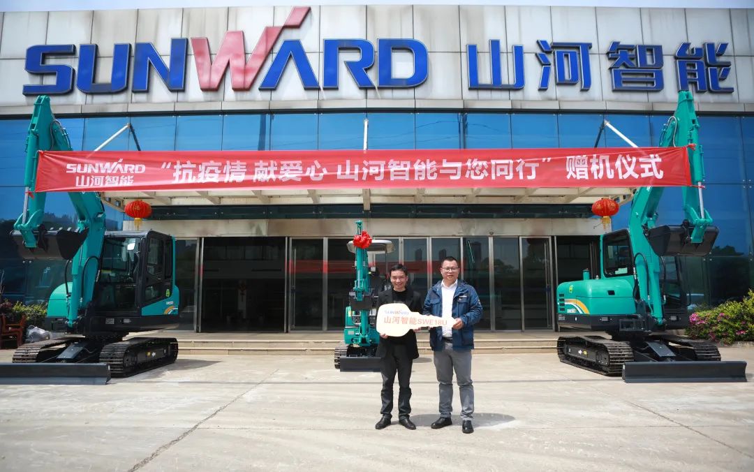 赠机仪式如约而至，尊龙凯时官网网址智能与您偕行