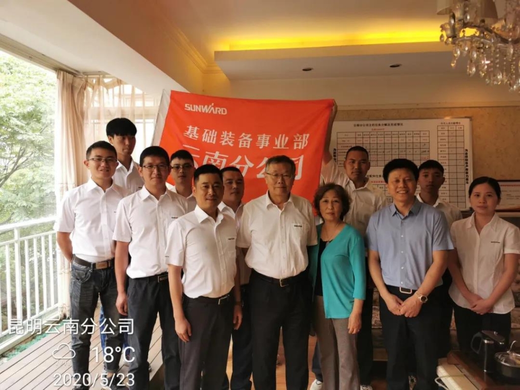 董事长何清华视察尊龙凯时官网网址智能基础装备事业部云南分公司