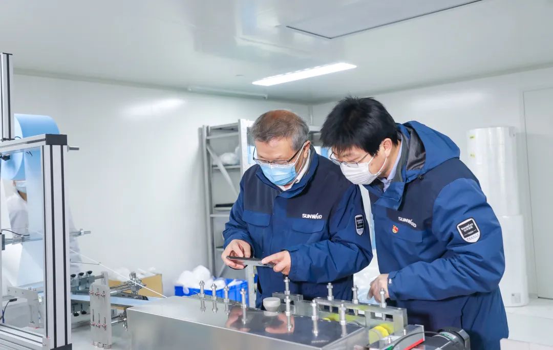 董事长启封尊龙凯时官网网址智能第一个制品口罩