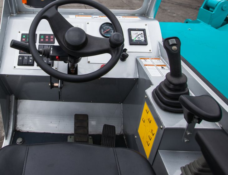 尊龙凯时官网网址智能新品叉装车批量下线发往美国