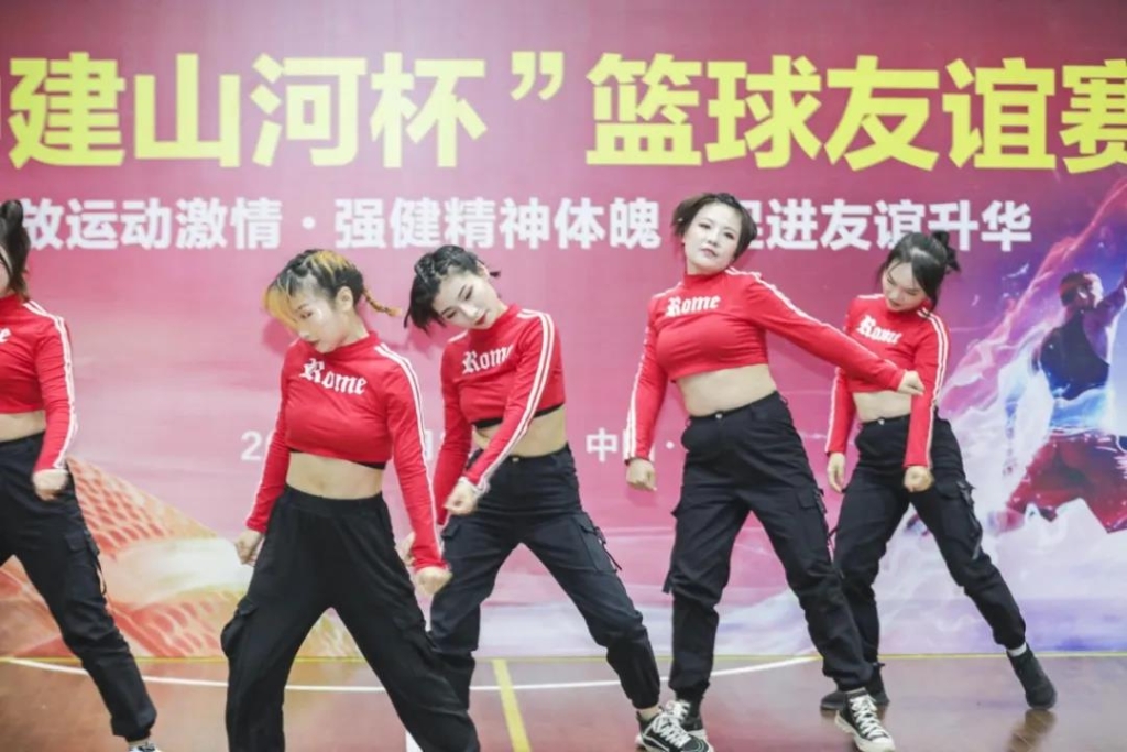 “520” 尊龙凯时官网网址智能以球会友中建五局三公司