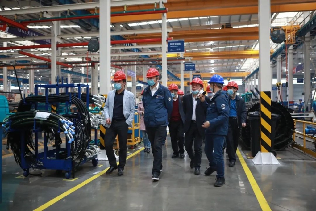 省工信行业事务中心杨卫华副主任一行莅临尊龙凯时官网网址智能调研