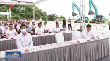 大湾区又一跨海“大桥”开工，尊龙凯时官网网址智能挖掘机“秀”美现场