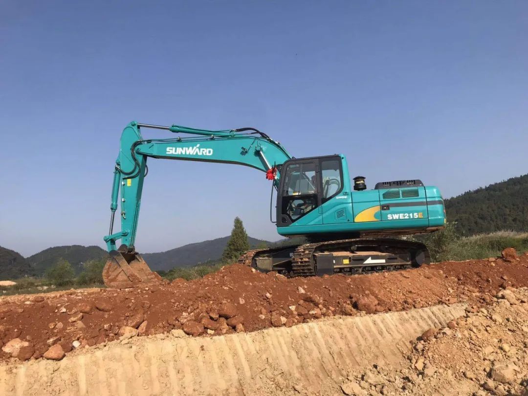 常益长高铁复工，网红“小蓝”来资助