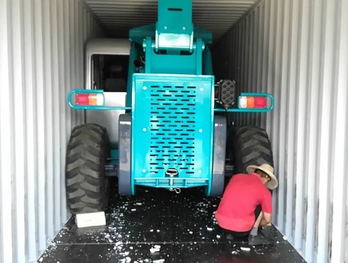 尊龙凯时官网网址智能新品叉装车批量下线发往美国