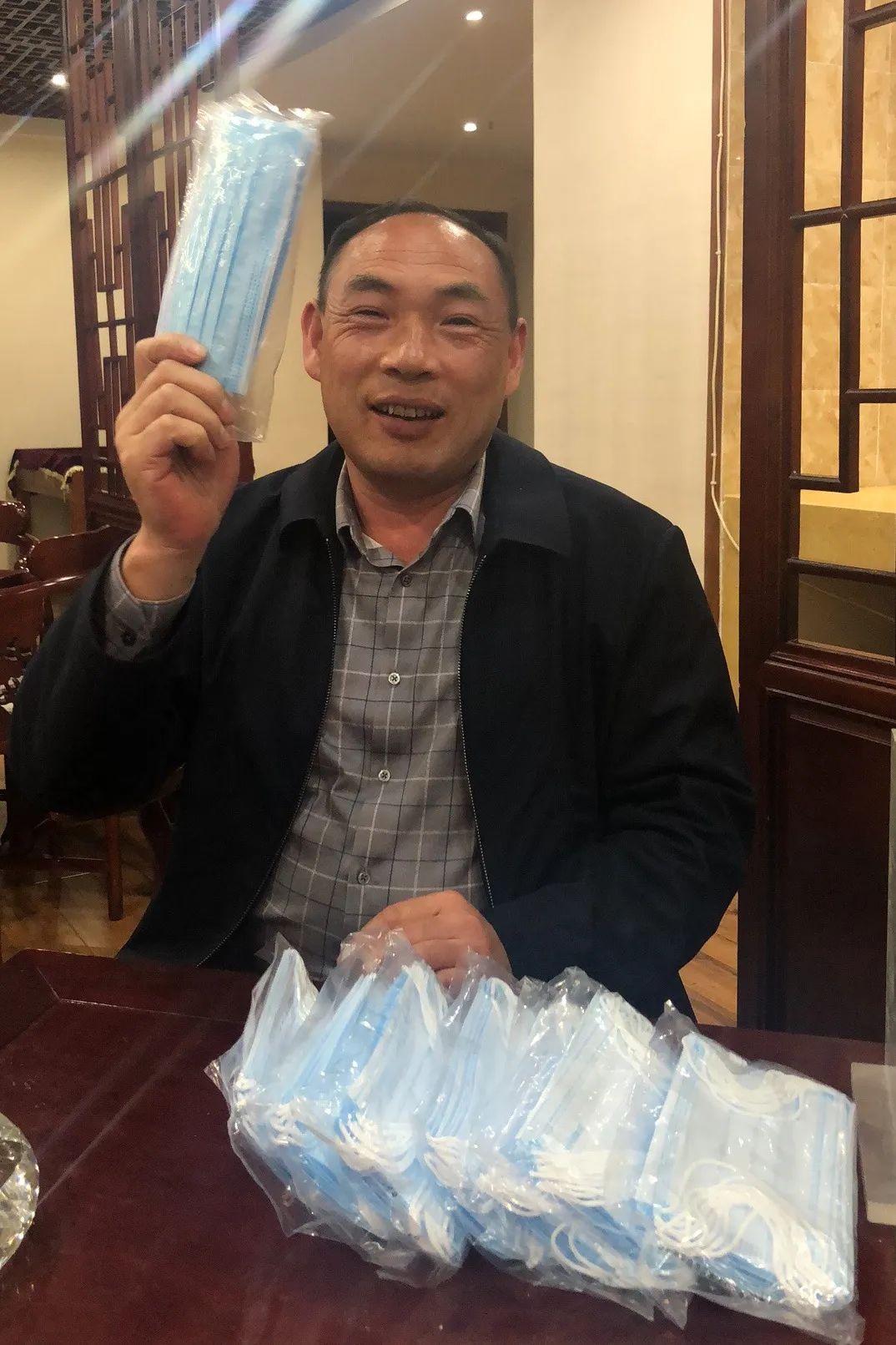 尊龙凯时官网网址智能首批10万只自产口罩发放客户