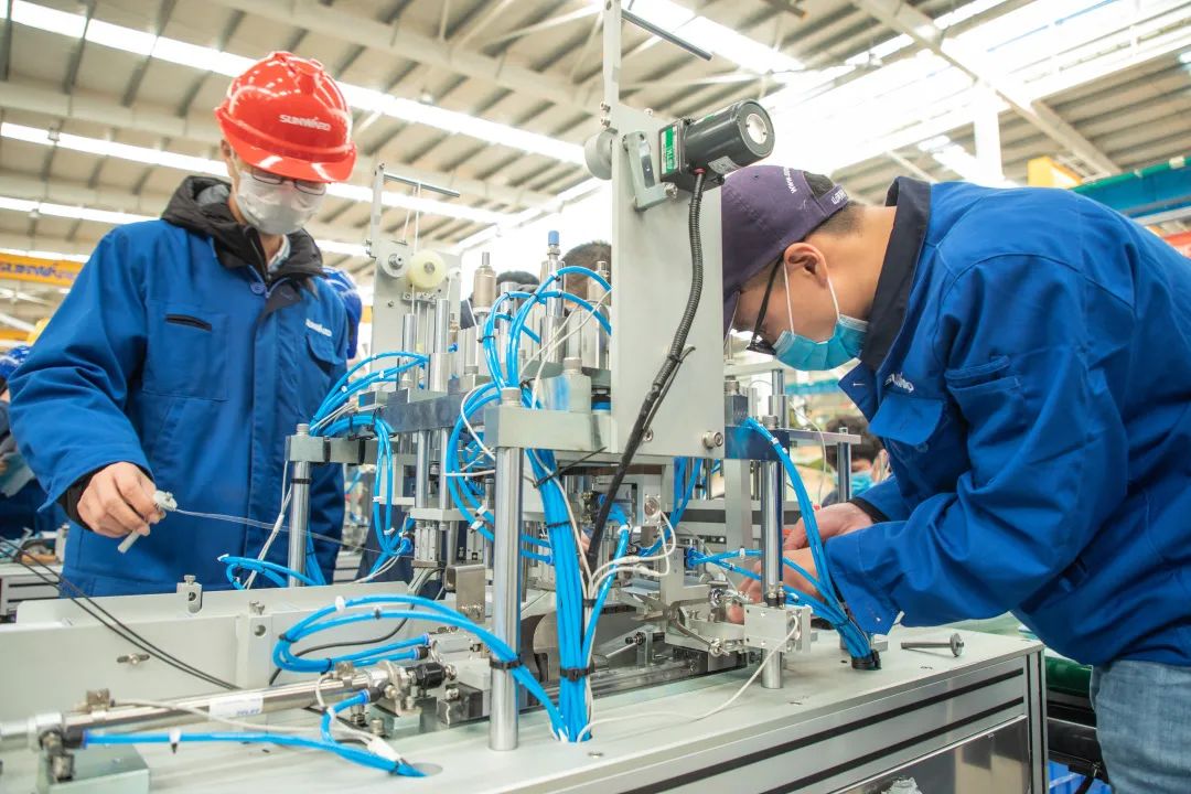 尊龙凯时官网网址智能首批2万个口罩援助外洋