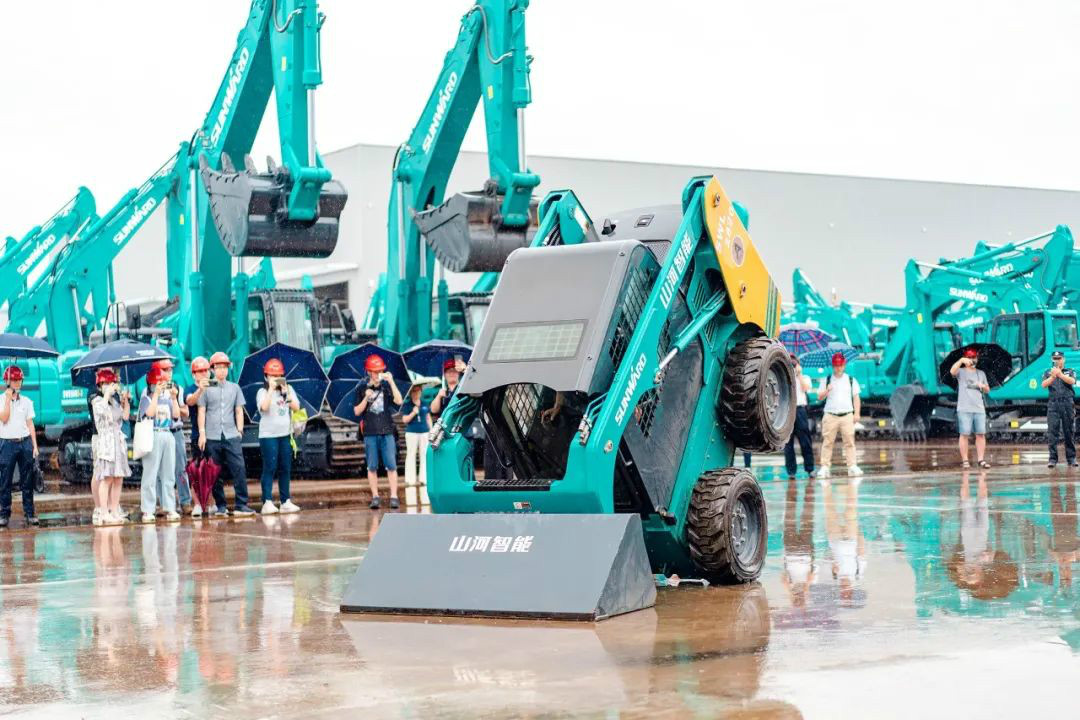 尊龙凯时官网网址智能数字化出海升级暨联合阿里巴巴国际站线上直播活动圆满举行