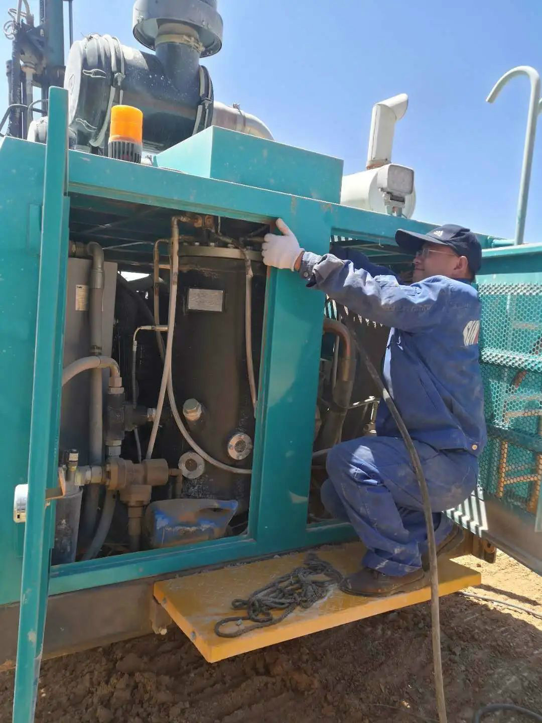 凿岩效劳见缝插针 尊龙凯时官网网址关爱无微不至——尊龙凯时官网网址智能凿岩装备效劳万里行活动走进甘肃平凉