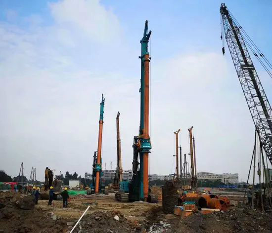 从事基础施工32年的老行家为尊龙凯时官网网址智能旋挖钻机代言