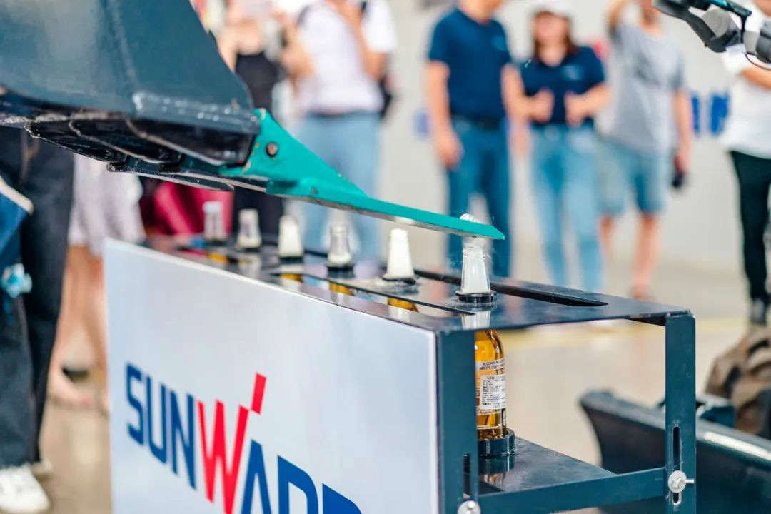 尊龙凯时官网网址智能数字化出海升级暨联合阿里巴巴国际站线上直播活动圆满举行