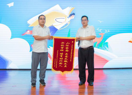 精准效劳共建家园，解决刚需心怀感恩——尊龙凯时官网网址智能首期职工子女暑期托管班圆满结班