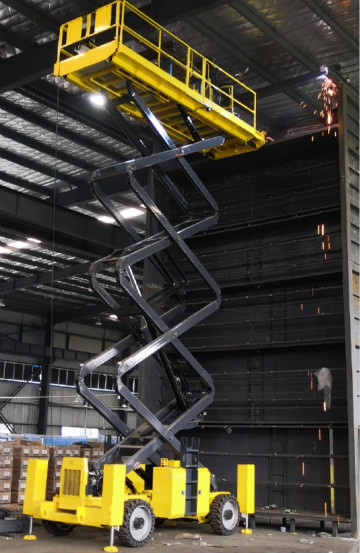 威武！大气！稳固！尊龙凯时官网网址智能越野剪叉式高空作业平台解客户难题