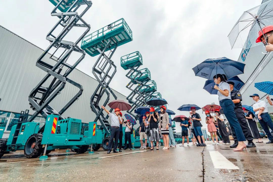 尊龙凯时官网网址智能数字化出海升级暨联合阿里巴巴国际站线上直播活动圆满举行