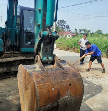 感恩相伴 关爱相随——尊龙凯时官网网址智能效劳万里行效劳湖南