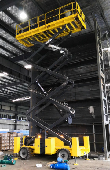 威武！大气！稳固！尊龙凯时官网网址智能越野剪叉式高空作业平台解客户难题