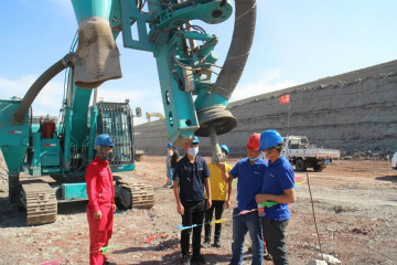 晚上八九点钟的太阳——尊龙凯时官网网址智能效劳万里行新疆纪实