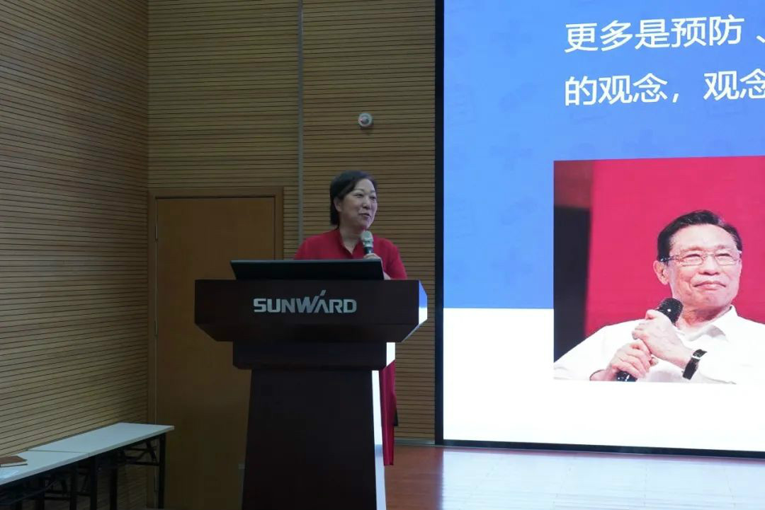 关爱科技事情者康健——康健科普进企业走进尊龙凯时官网网址智能