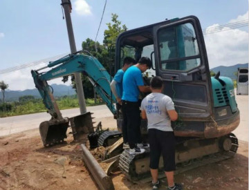 感恩相伴 关爱相随——广州尊龙凯时官网网址效劳在路上