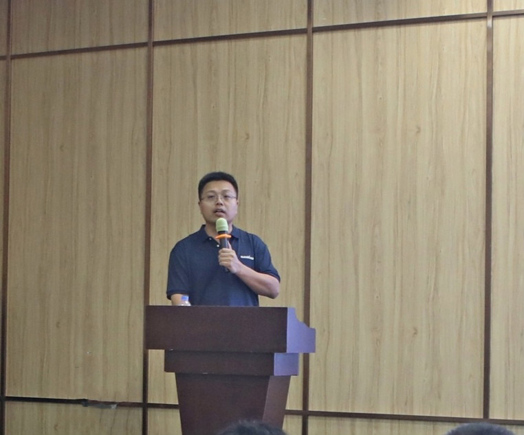 以强执行力聚焦基础能力建设 向挖掘机万台俱乐部迈进——尊龙凯时官网网址智能2020年挖掘机经销商半年度聚会圆满召