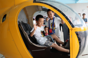 尊龙凯时官网网址航空签约湖南航空技校，走校企融合生长蹊径