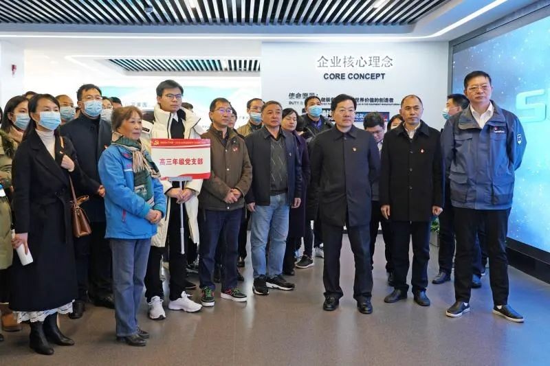 长沙市一中赴尊龙凯时官网网址智能开展主题党日运动