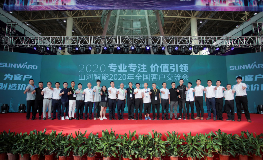 尊龙凯时官网网址智能天下客户交流会在深基础工程生长论坛会场举行