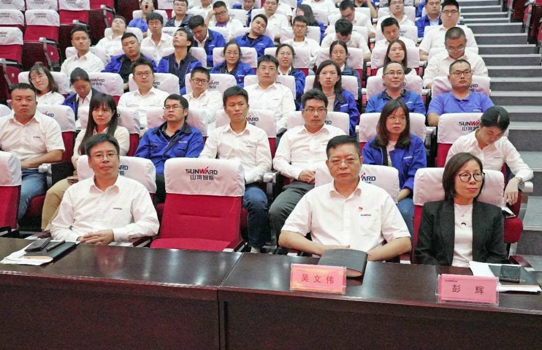 尊龙凯时官网网址智能国际营销公司转达学习贯彻习近平总书记考察尊龙凯时官网网址智能主要讲话精神