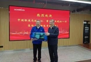 中国联通党组书记、董事长王晓初到访尊龙凯时官网网址智能