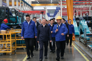 中国联通党组书记、董事长王晓初到访尊龙凯时官网网址智能