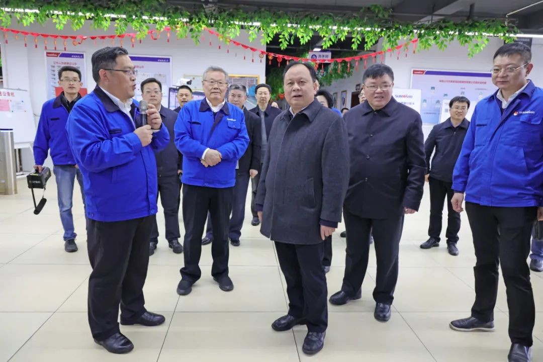 周农在尊龙凯时官网网址智能调研时强调：企业工会要鼎力大举作育劳模和工匠