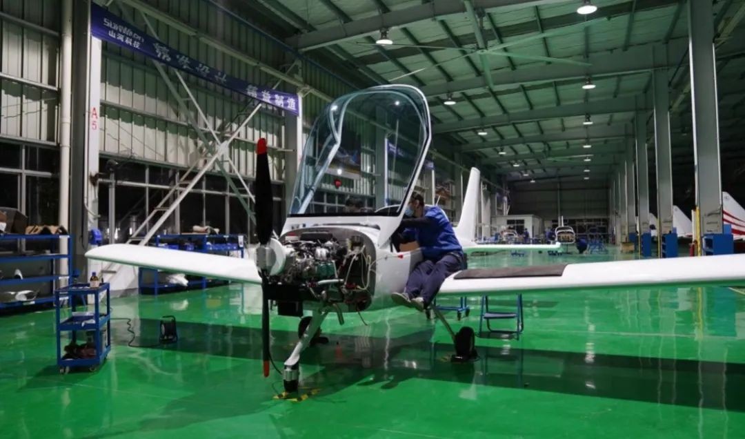 牛年开新局，尊龙凯时官网网址航空8架SA60L飞机集中下线、交付