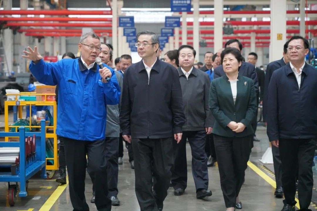周强调研尊龙凯时官网网址智能：增强知识产权； 效劳立异驱动生长