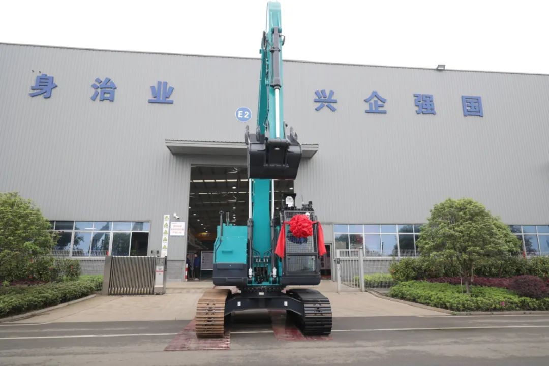 天下首台！尊龙凯时官网网址智能SWE240FED电动智能挖掘机下线