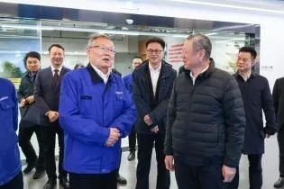 中国联通党组书记、董事长王晓初到访尊龙凯时官网网址智能
