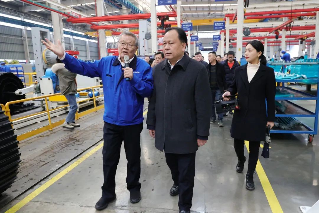 周农在尊龙凯时官网网址智能调研时强调：企业工会要鼎力大举作育劳模和工匠