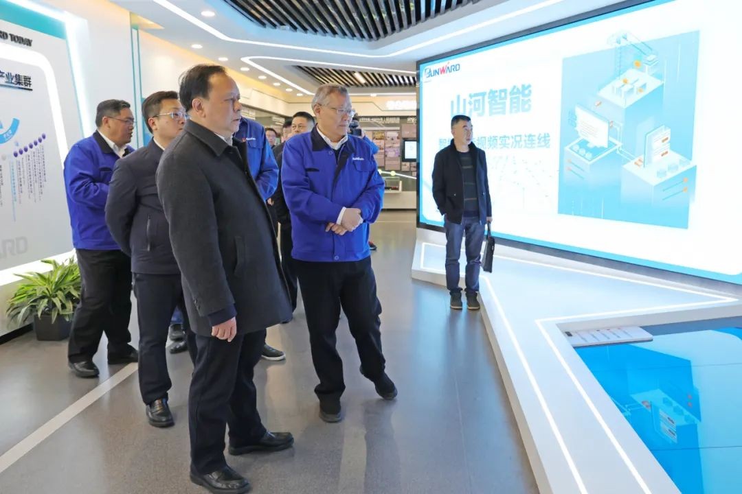 周农在尊龙凯时官网网址智能调研时强调：企业工会要鼎力大举作育劳模和工匠