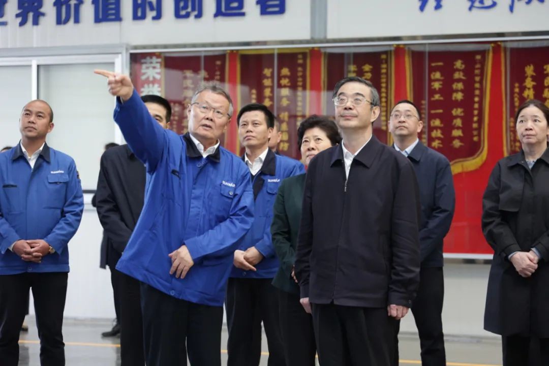周强调研尊龙凯时官网网址智能：增强知识产权； 效劳立异驱动生长