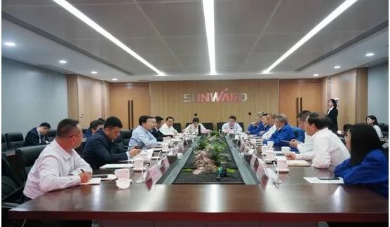 鄂尔多斯市委书记？⊙憧疾熳鹆惫偻分悄