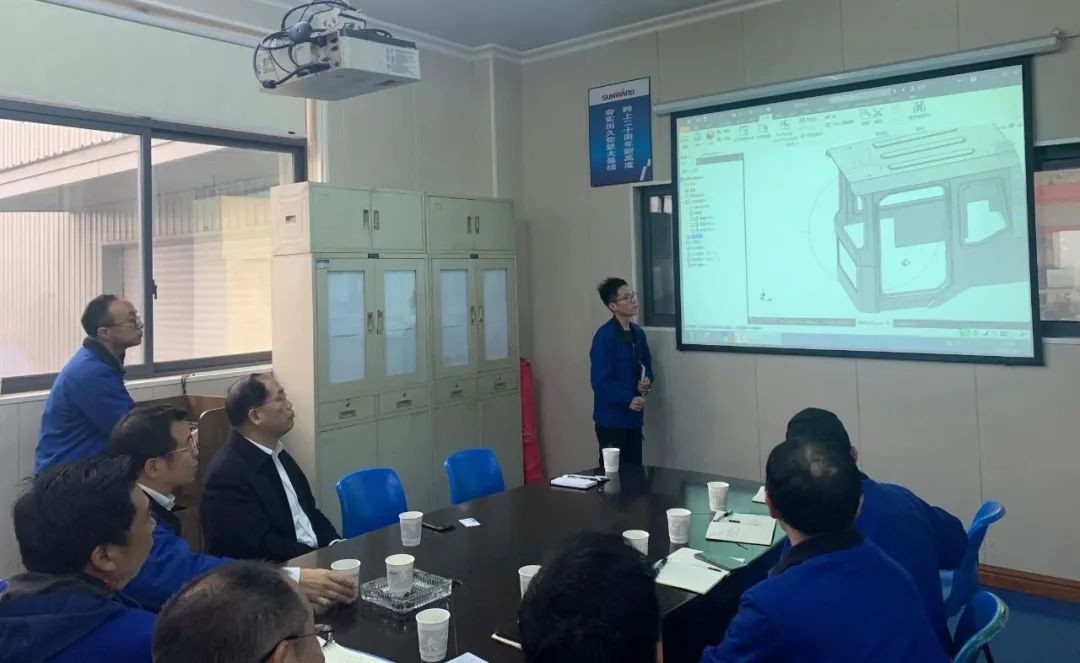 尊龙凯时官网网址智能SWK90矿卡驾驶室顺遂发货，开发速率刷新纪录