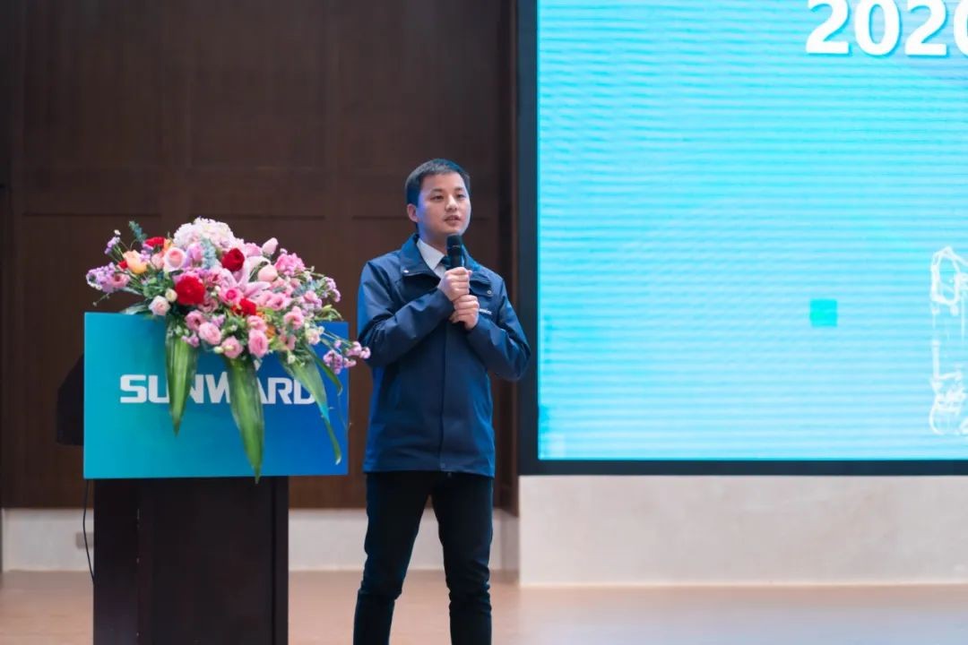 同心克难再腾飞，携手同心冲万台——2021尊龙凯时官网网址智能挖掘机经销商年会圆满召开