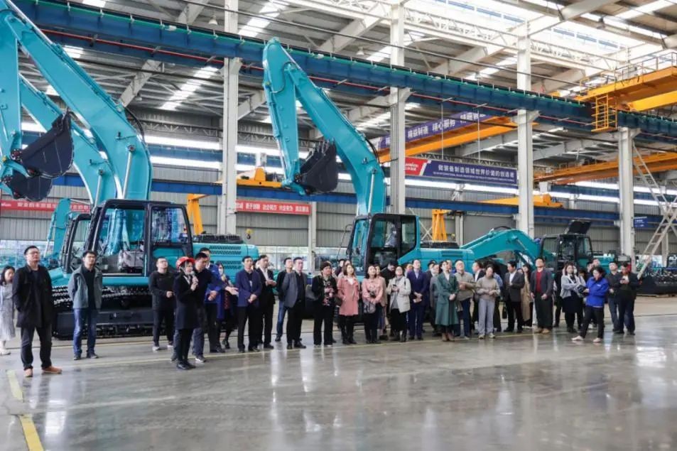 民主党派湖南省委机关青工委团队一行考察尊龙凯时官网网址智能