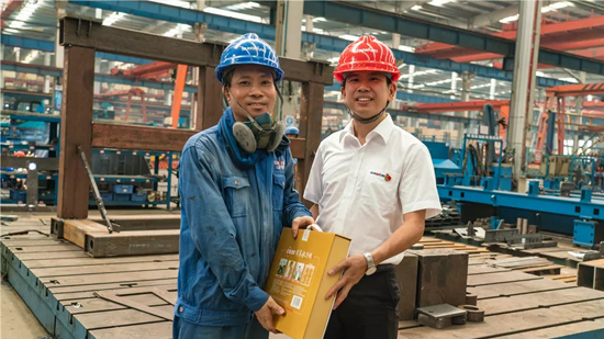 万力集团“送清凉”运动，慰问一线员工