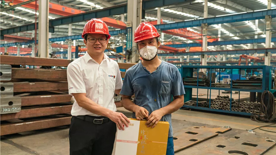 万力集团“送清凉”运动，慰问一线员工