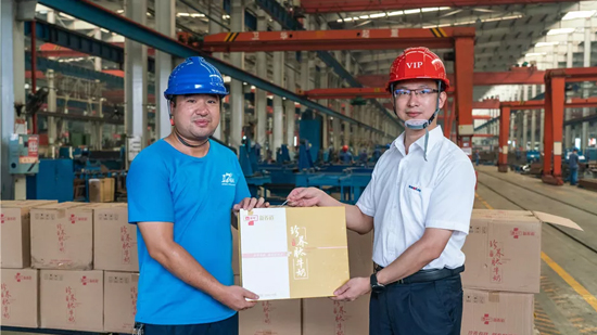 万力集团“送清凉”运动，慰问一线员工